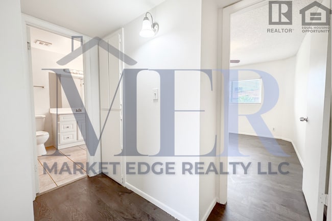 Building Photo - 2Bed/1.5Bath Townhome at Glendale/43rd Ave! Ready for Immediate Move-In!