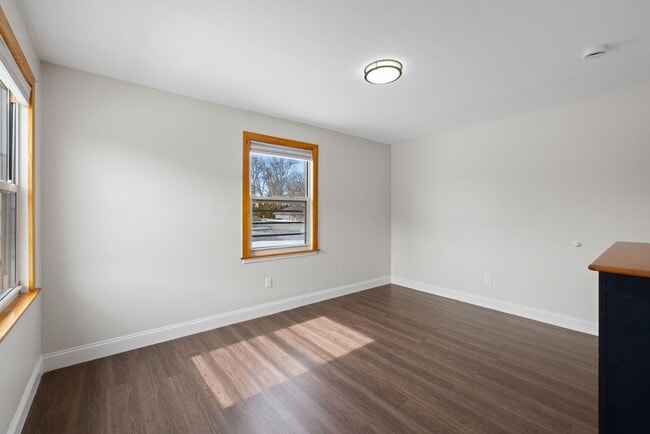 Building Photo - 227 Franklin Ave