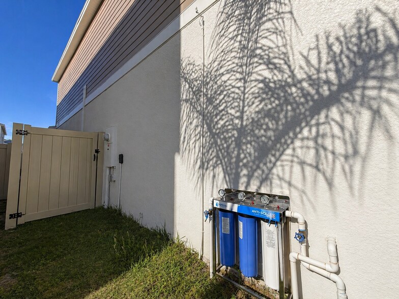 Building Photo - 1305 Current Pl