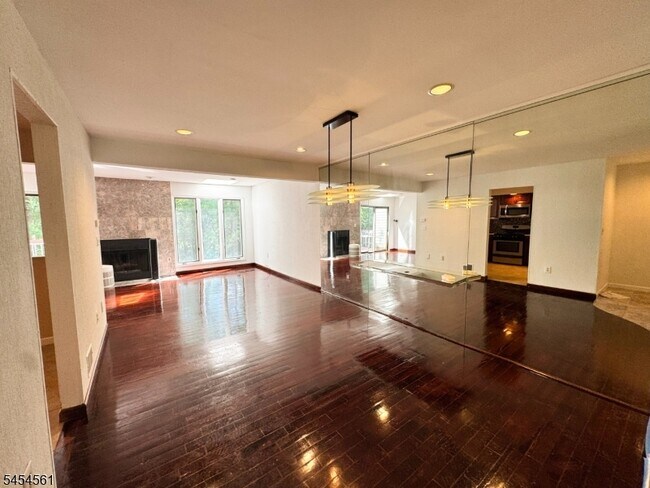 Building Photo - 15 Averell Dr