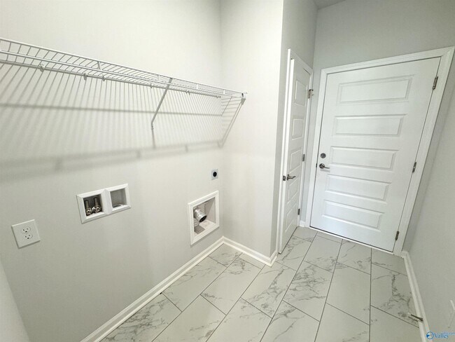 Building Photo - 139 Little Britain St