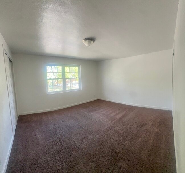 Building Photo - 921 N Prairie Ave