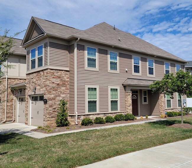 Building Photo - 5806 Clan Maclaine Dr