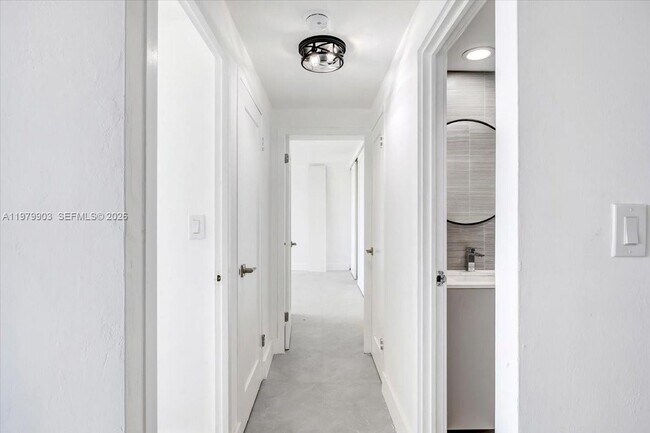 Building Photo - 3111 N Ocean Dr