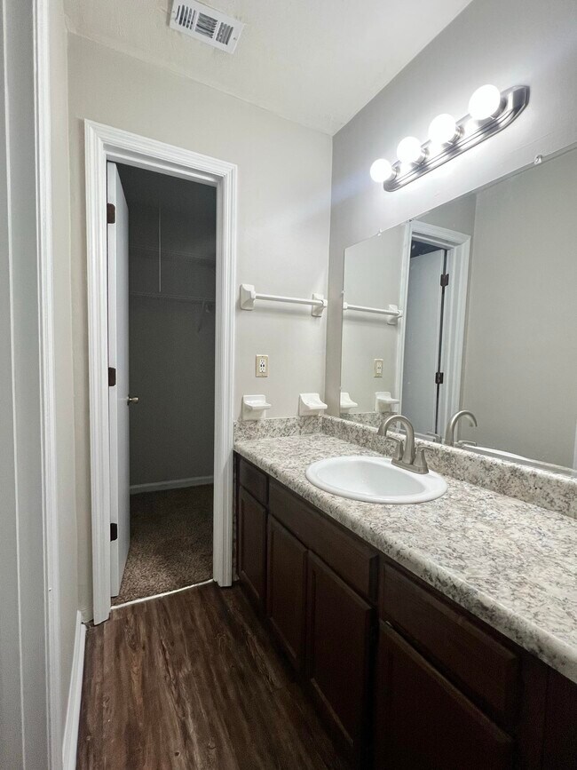 Building Photo - 2968 Woodrich Dr