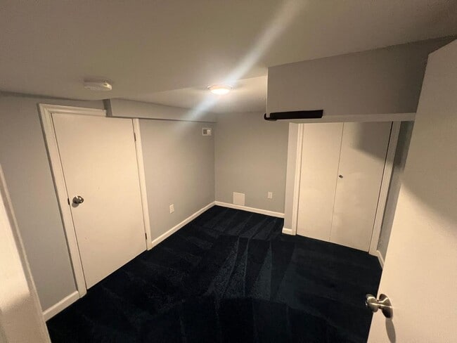 Building Photo - Cozy 3 Bedroom 2 Bath Single Family Home i...