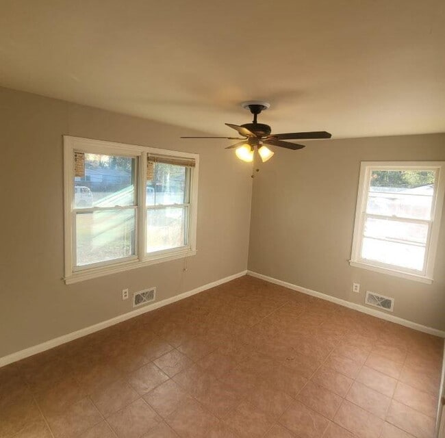 Building Photo - 3728 Loren Dr