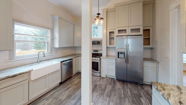 Building Photo - Four Bedroom Historic Clifton Gem!
