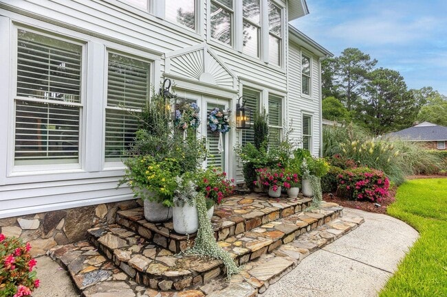 Building Photo - 132 Cherry Hills Dr