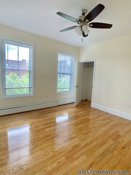 Building Photo - 35 Brookline St