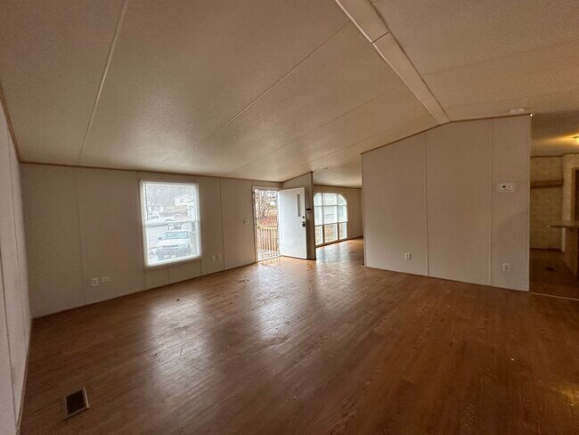 Building Photo - 19 Barnhart Ln