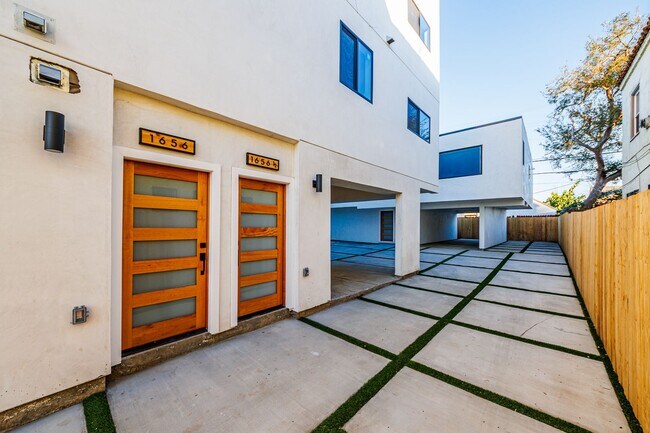 Building Photo - 1658 S. Hayworth Ave