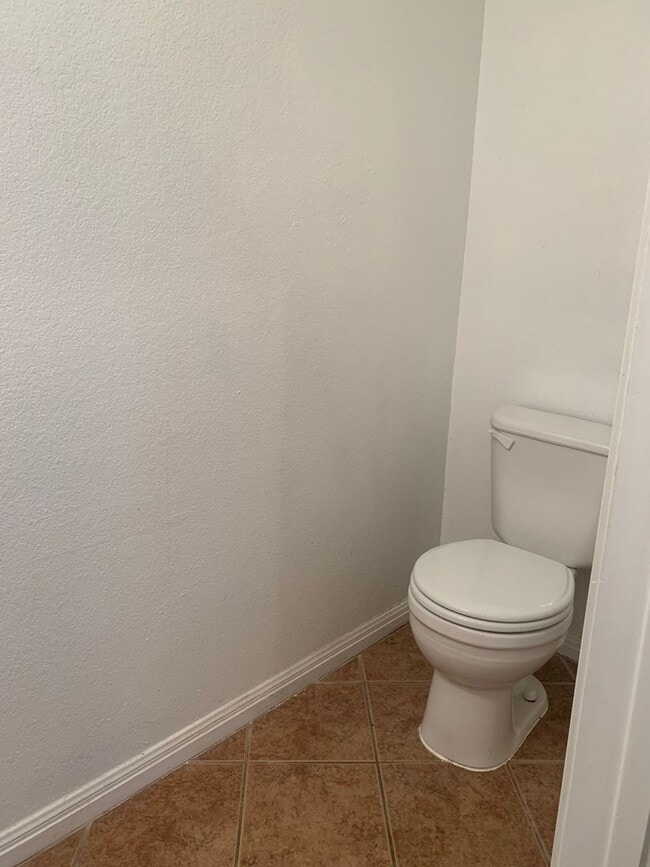 Building Photo - 1904 W 42nd St