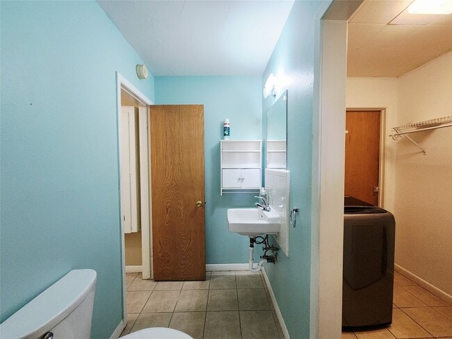 Building Photo - 1702 Ivie Lee St