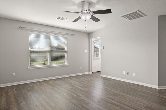 Building Photo - 12201 Seacrest Ln