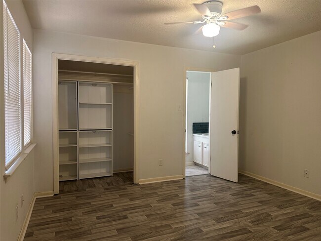 Building Photo - 600 Normal Park Dr