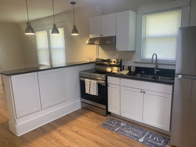 Building Photo - Historic Downtown Wilmington Single Family
