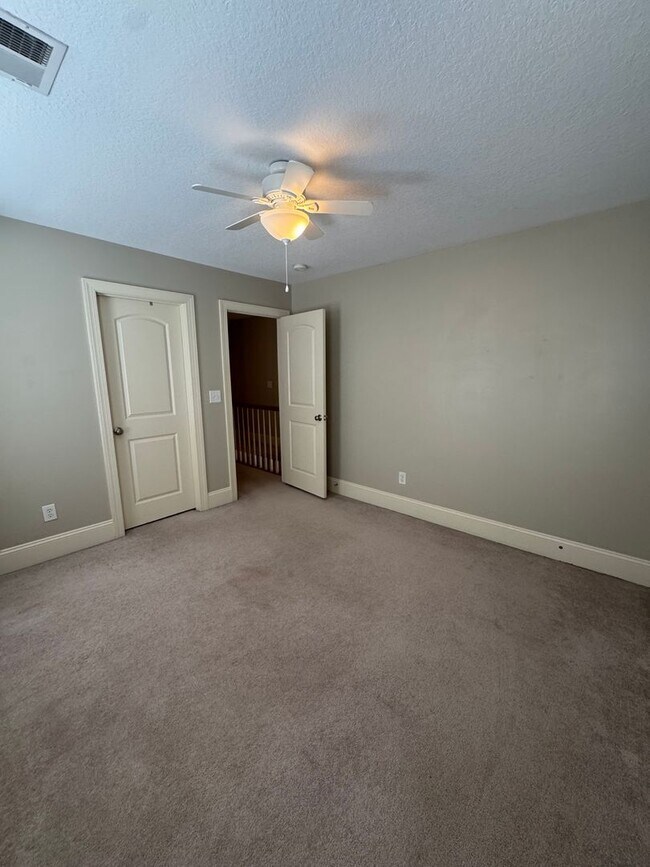 Building Photo - Elegant Full-Brick Estate 4 bedroom/2.5 bathroom