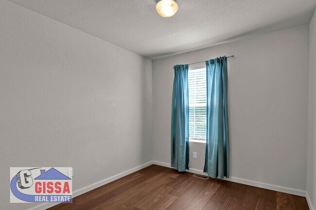 Building Photo - Cute home with engineered hardwood flooring throughout is available now!