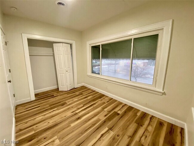 Building Photo - 884 Copley Rd