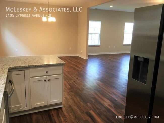 Building Photo - 1405 Cypress Ave