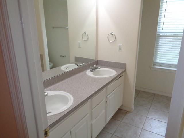 Building Photo - 10222 Berry Hill Ln