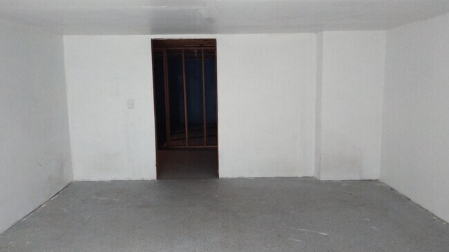 Building Photo - 1915 E Dodge St