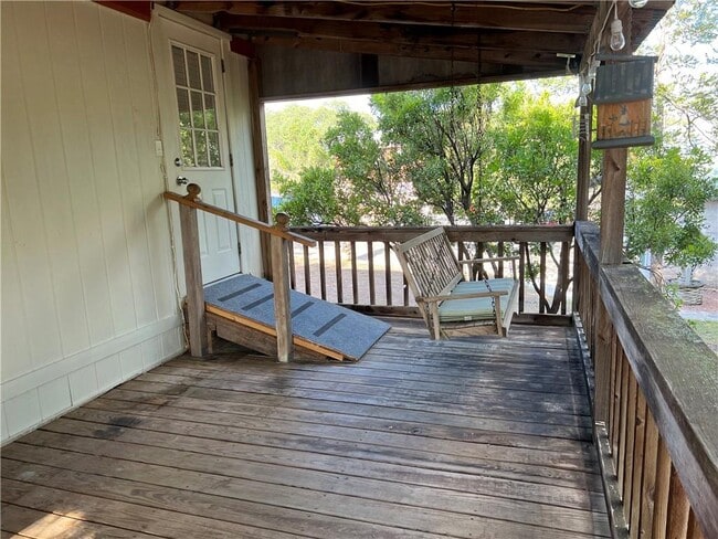 Building Photo - 1345 Lakeshore Dr