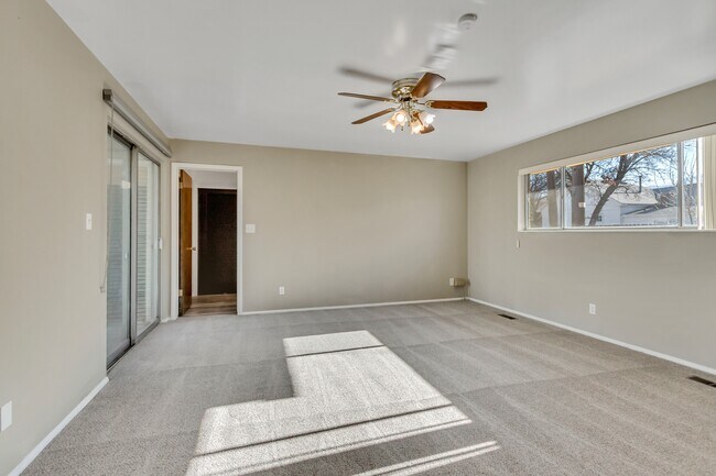 Building Photo - 450 N 500 E