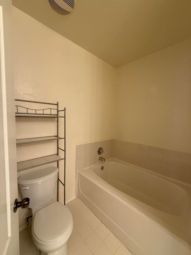 Building Photo - 1106 Belmont Pl