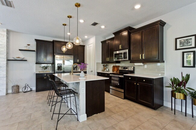 Building Photo - 990 Veleiros Blvd