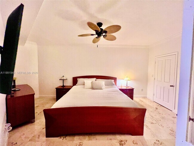 Building Photo - 9172 Collins Ave