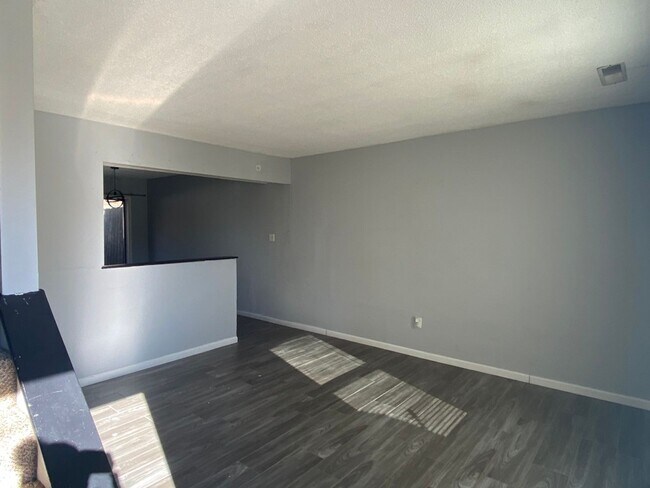 Building Photo - Two Level Condo in SW Columbia