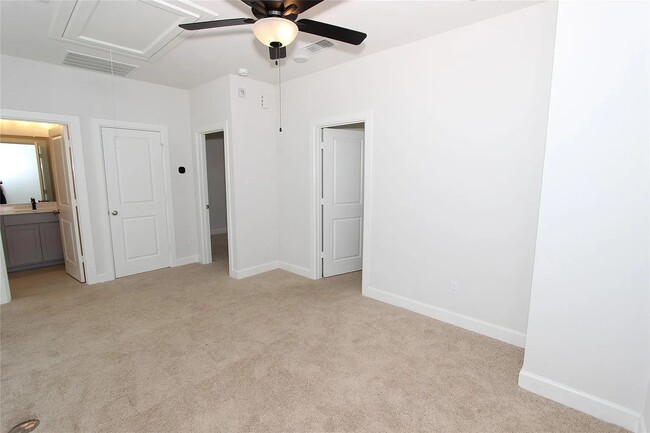 Building Photo - 1443 Park Path Dr