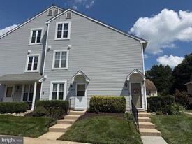 Building Photo - 1705A Heatherstone Ct