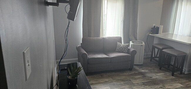 Building Photo - 1505 Aster Ave