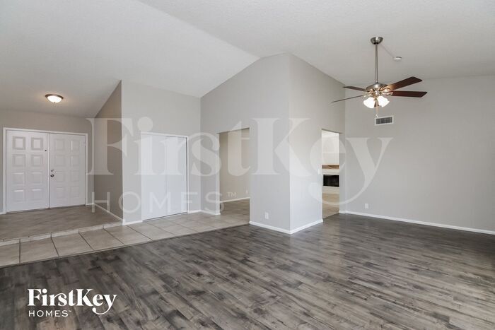 Building Photo - 2413 W Estrella Dr