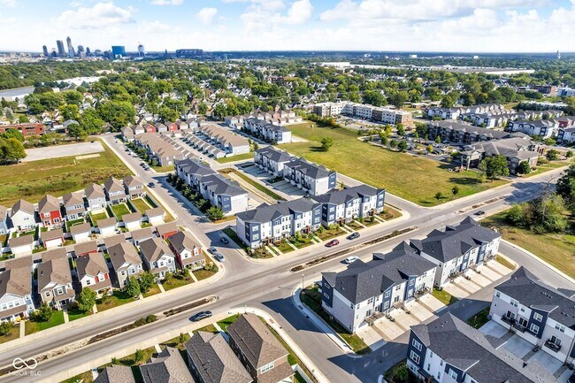 Building Photo - 315 Steeples Blvd