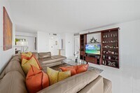 Building Photo - 2000 Towerside Terrace