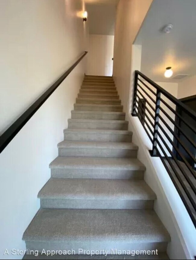 Building Photo - Close to Micron! Luxury Town Home With Two...