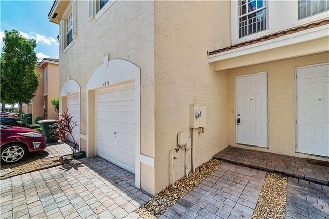 Building Photo - 6373 Landings Way