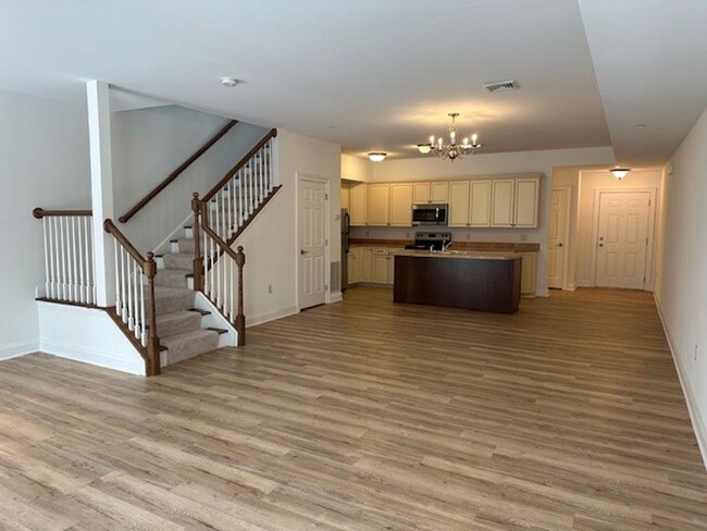 Building Photo - Introducing a charming 2-bedroom, 2.5-bath...