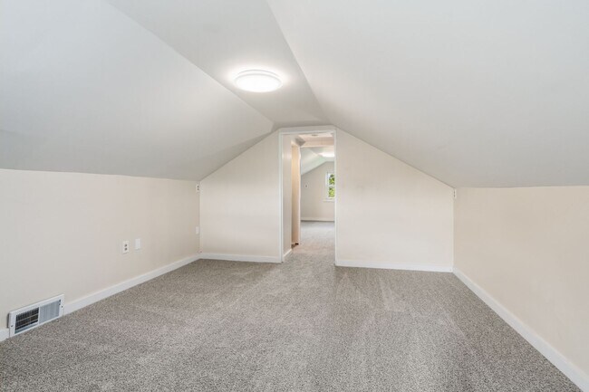 Building Photo - Unbeatable 4 bedroom in Penn Hills available now!