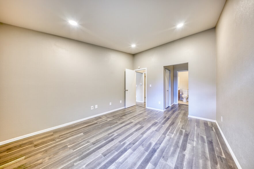 Building Photo - 5403 W 76th Ave