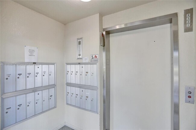 Building Photo - 1524 Whitehall Dr