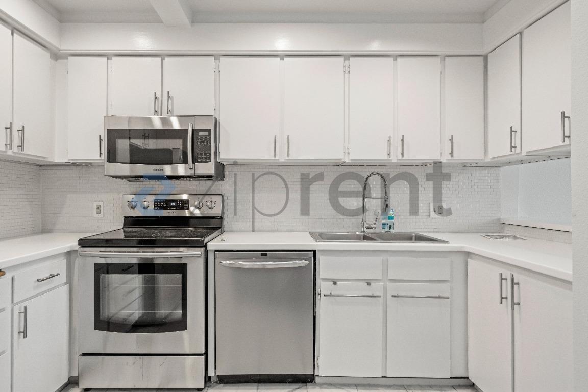 Building Photo - Unit Apt 16
