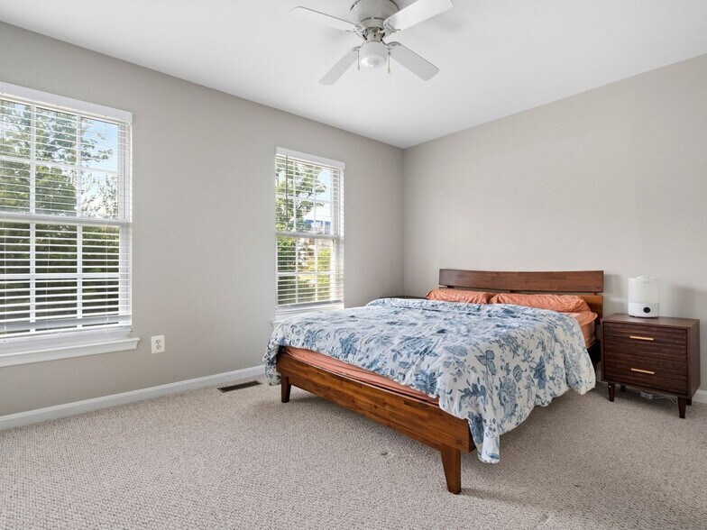 Building Photo - 45432 Oak Trail Square