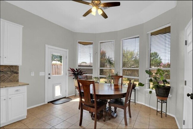 Building Photo - 304 Sparrow Hawk Dr
