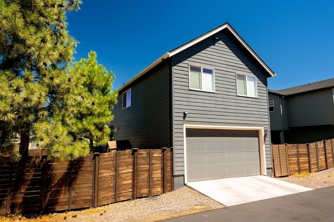 Building Photo - 20561 SE Evian Ave