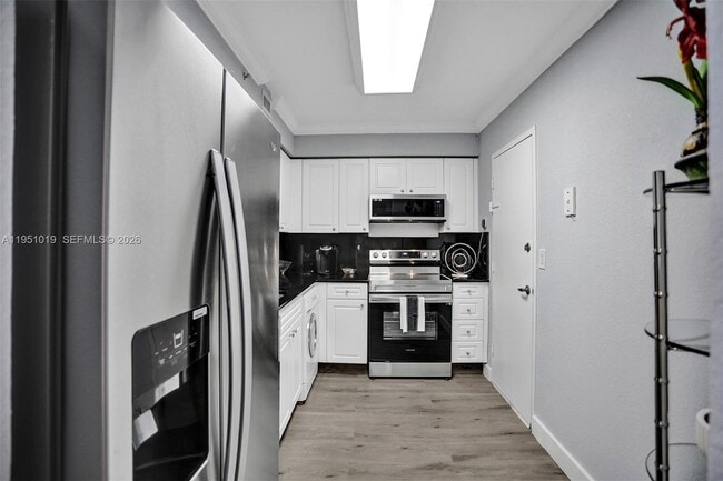 Building Photo - 2501 S Ocean Dr